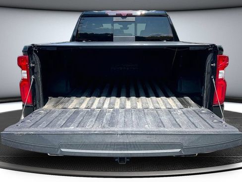 Used 2022 Chevrolet Silverado 1500 High Country w/ Technology Package AWD/4WD image 7