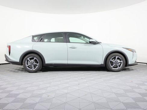 New 2025 Kia K4 LXS image 4