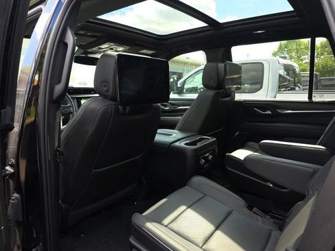 Used 2024 GMC Yukon Denali AWD/4WD image 13