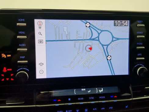 Used 2023 Toyota Sienna XSE image 18