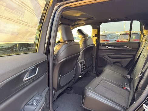 New 2025 Jeep Grand Cherokee Altitude AWD/4WD image 28