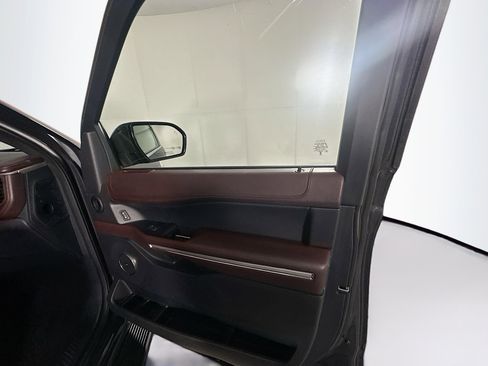 Used 2024 Ford Expedition Limited image 35