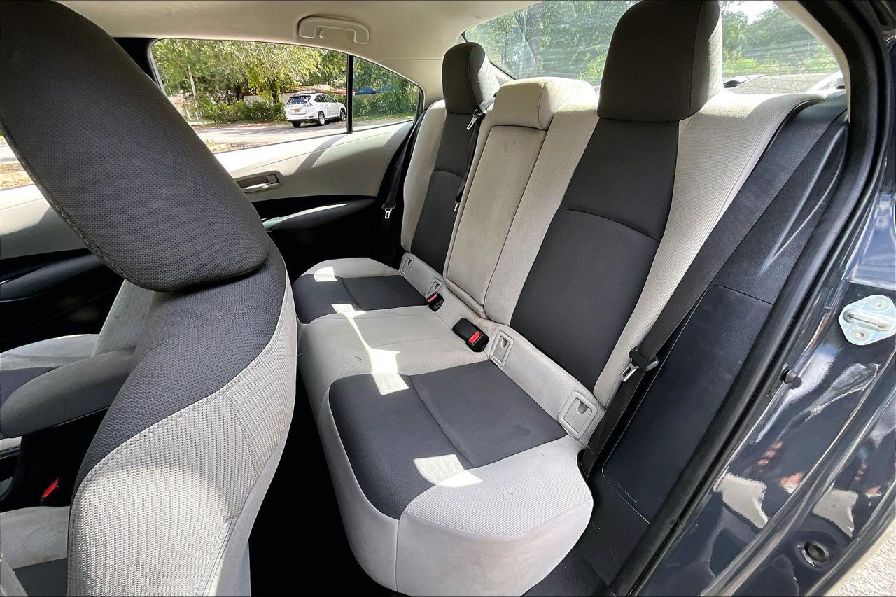 Used 2025 Toyota Corolla LE FWD image 19