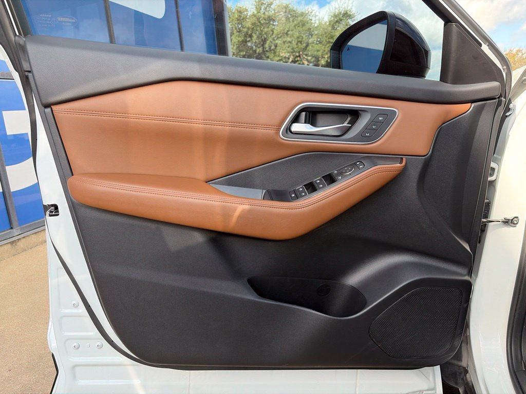 Used 2024 Nissan Rogue Platinum FWD image 22