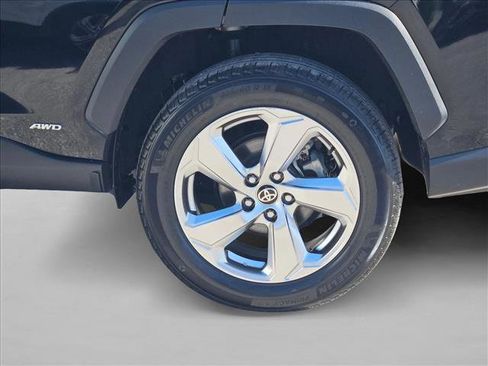 Used 2021 Toyota RAV4 XLE Premium image 24