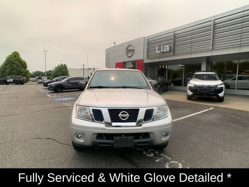 Used 2016 Nissan Frontier SV w/ SV Value Truck Package AWD/4WD image 9