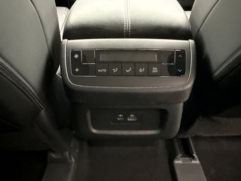 Used 2024 Nissan Pathfinder SL w/ Black Appearance Package image 19