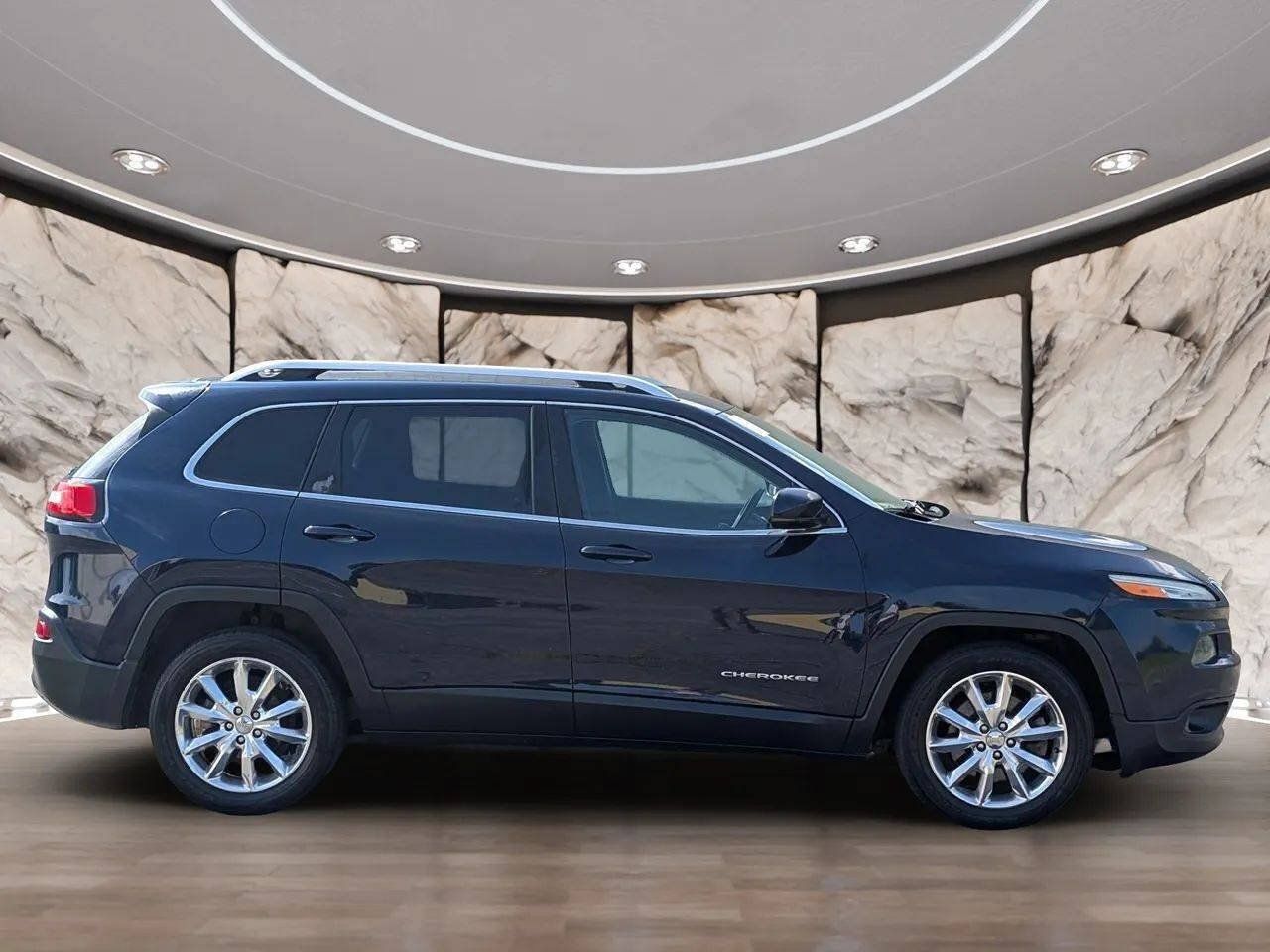 Used 2014 Jeep Cherokee Limited w/ Luxury Group FWD image 14