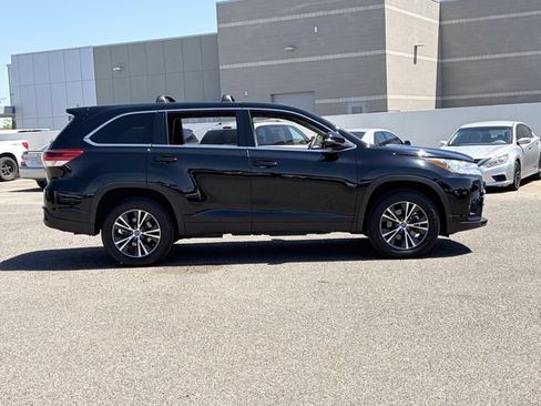 Used 2019 Toyota Highlander LE FWD image 5