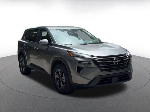 Used 2026 Nissan Rogue SV AWD/4WD image 3