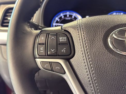 Used 2019 Toyota Highlander XLE AWD/4WD image 26