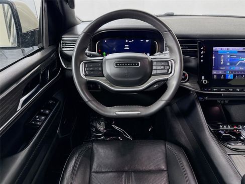 Used 2022 Jeep Wagoneer Series III image 3