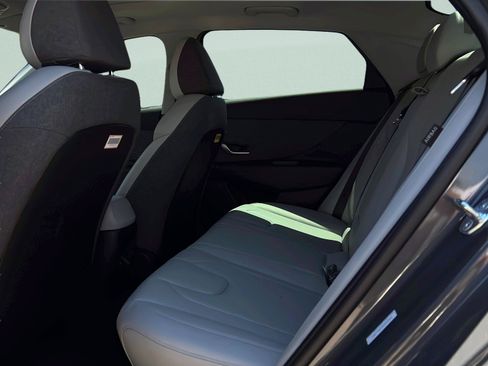 Certified 2025 Hyundai Elantra Limited FWD image 9