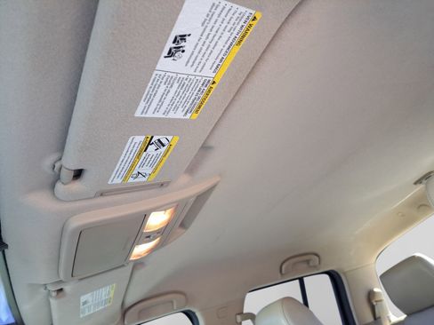 Used 2011 Nissan Frontier SL image 13