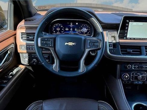 Certified 2023 Chevrolet Suburban High Country AWD/4WD image 5