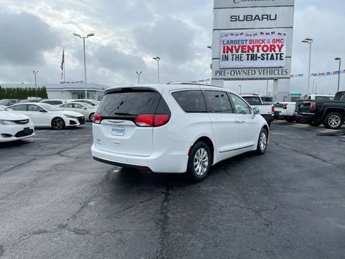 Used 2017 Chrysler Pacifica Touring-L Plus FWD image 5