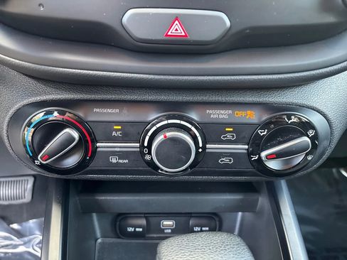 Used 2025 Kia Soul LX w/ LX Technology Package image 18