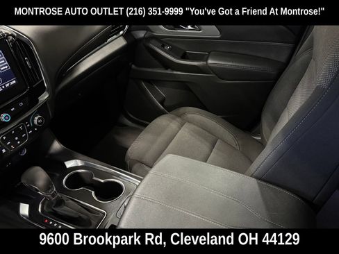 Used 2023 Chevrolet Traverse LT FWD image 17