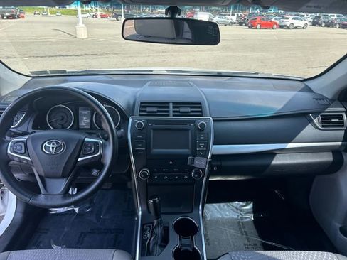 Used 2015 Toyota Camry SE image 12
