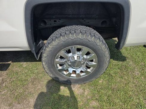Used 2019 GMC Sierra 2500 Denali w/ Duramax Plus Package AWD/4WD image 4
