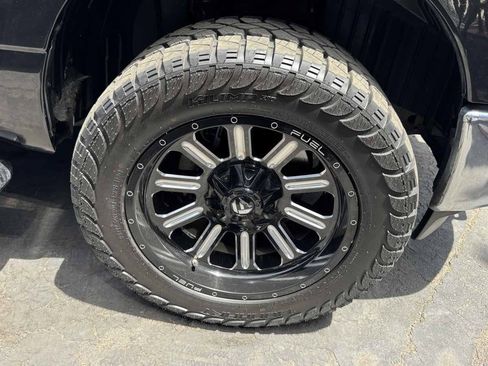 Used 2017 Nissan Titan SV AWD/4WD image 6