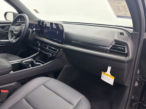 Used 2026 Chevrolet Traverse LT image 30