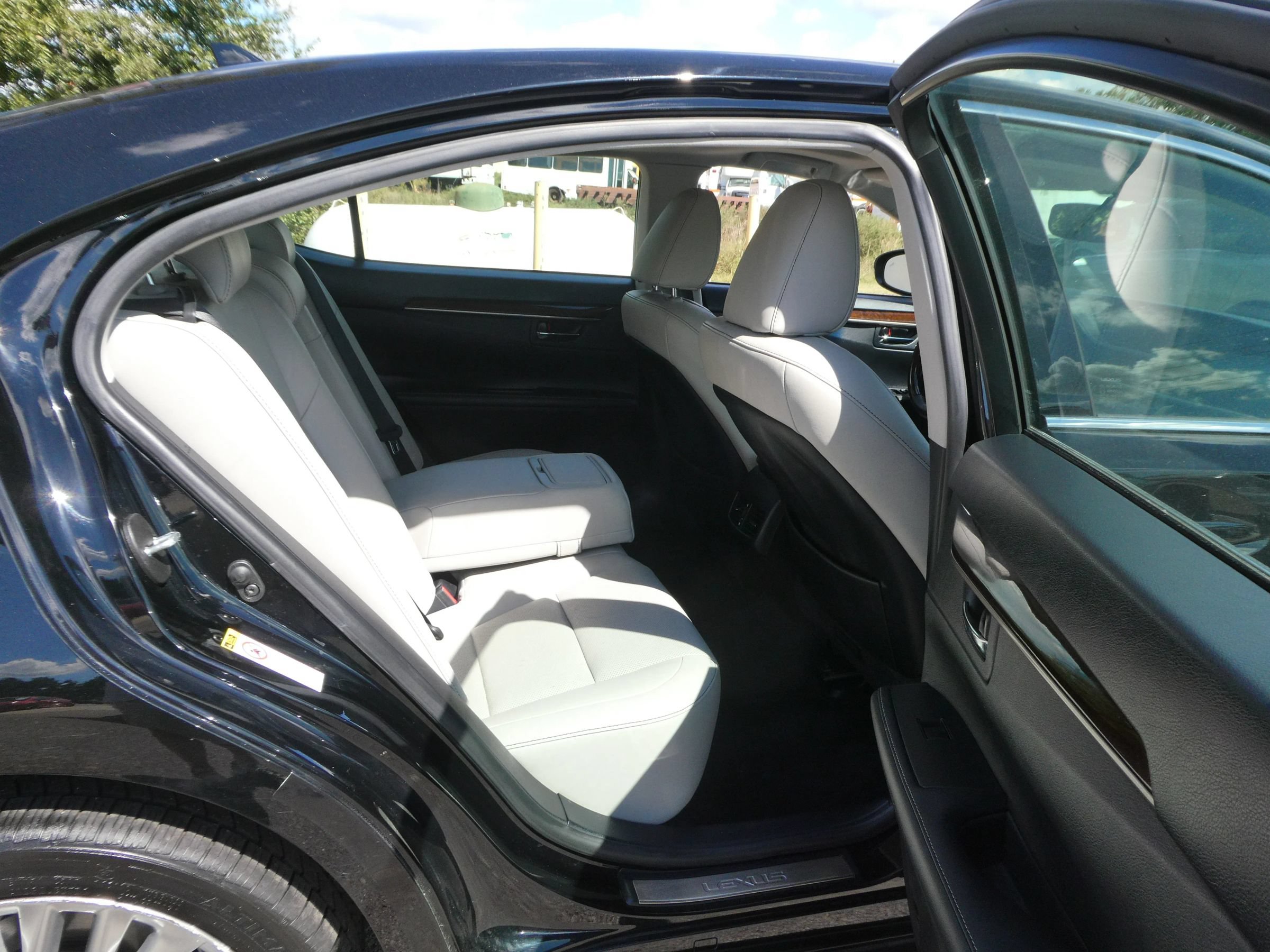 Used 2013 Lexus ES 350 w/ Luxury Pkg FWD image 29