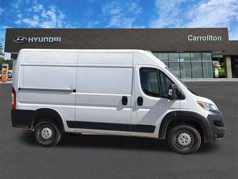 Used 2025 RAM ProMaster 2500 w/ Convenience Group FWD image 4