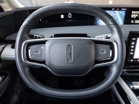 Used 2025 Lincoln Nautilus Reserve AWD/4WD image 13