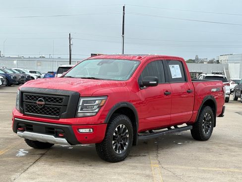Used 2021 Nissan Titan PRO-4X w/ Pro-4x Convenience Package image 3