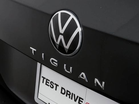 Certified 2023 Volkswagen Tiguan SE FWD image 37