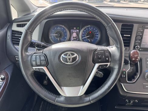 Used 2019 Toyota Sienna Limited AWD/4WD image 19