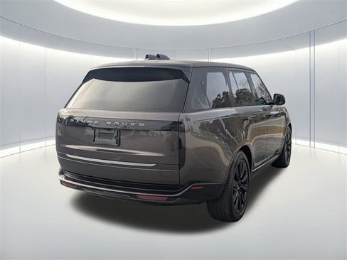 Used 2025 Land Rover Range Rover SE image 5