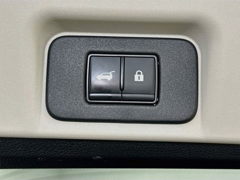 Used 2023 Nissan Ariya FWD image 31