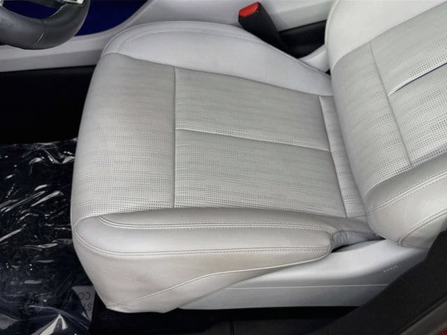 Used 2025 Cadillac Optiq Sport 2 w/ LPO, Floor Liner Package AWD/4WD image 20