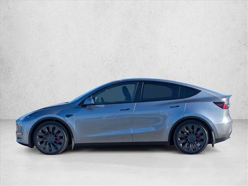 Used 2024 Tesla Model Y Performance image 9