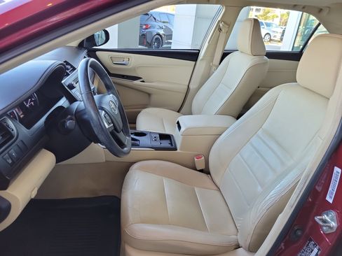 Used 2017 Toyota Camry XLE image 13