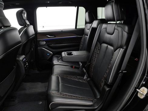 Used 2021 Jeep Grand Cherokee L Summit w/ Luxury Tech Group V AWD/4WD image 19