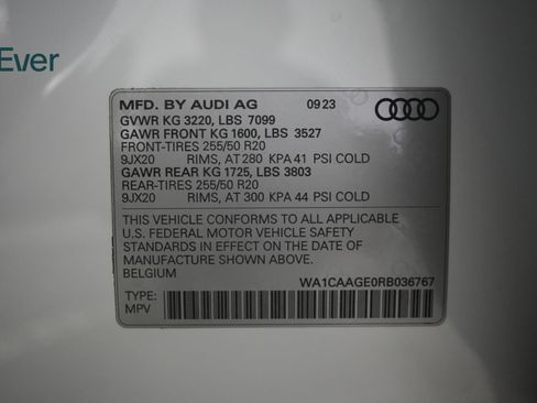 Used 2024 Audi Q8 e-tron Premium Plus w/ Premium Plus Package AWD/4WD image 27