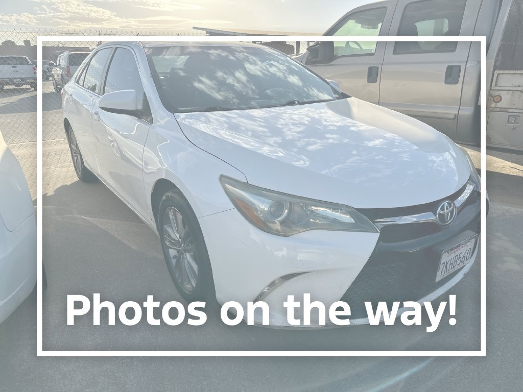 Used 2015 Toyota Camry SE FWD image 1