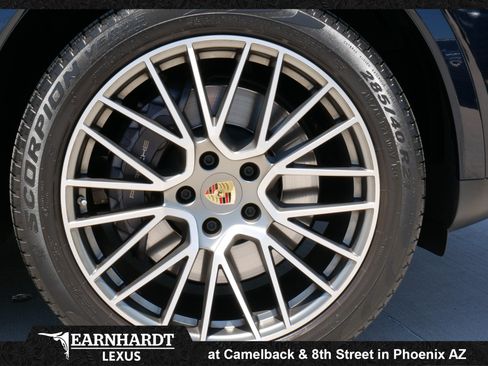 Used 2022 Porsche Cayenne Platinum Edition w/ Premium Package Plus AWD/4WD image 21