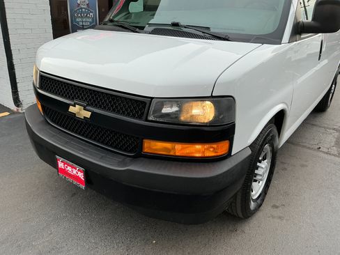 Used 2019 Chevrolet Express 3500 w/ Driver Convenience Package image 23
