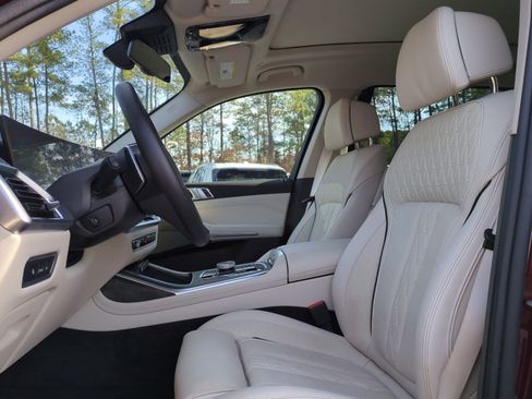 Used 2025 BMW X7 xDrive40i image 16