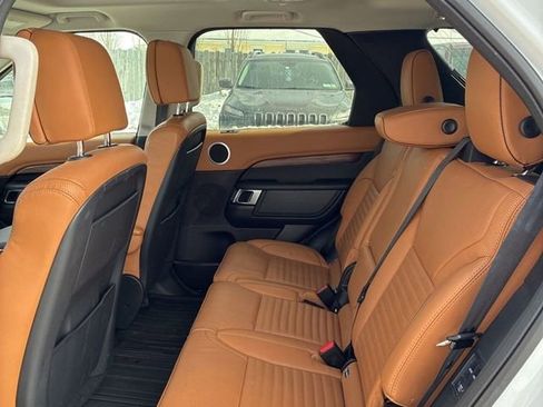 Used 2018 Land Rover Discovery HSE Luxury image 14