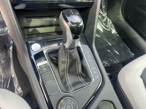 New 2025 Volkswagen Taos SE image 16