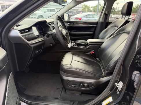 Used 2023 Jeep Grand Cherokee L Limited w/ Luxury Tech Group II AWD/4WD image 8
