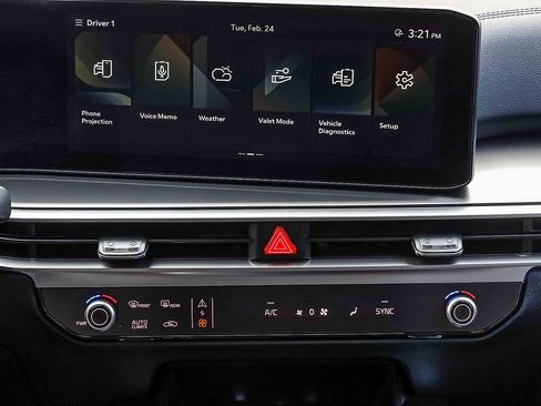 Certified 2025 Kia Sorento S image 12