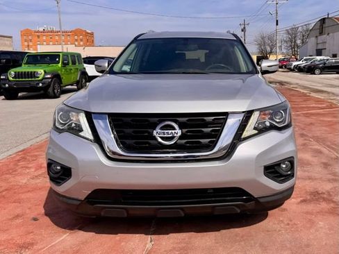 Used 2020 Nissan Pathfinder SV FWD image 2