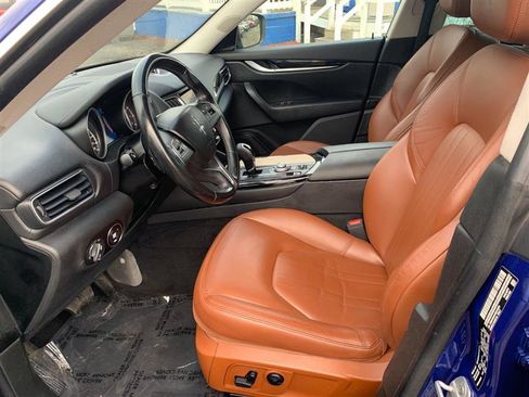 Used 2017 Maserati Levante image 27