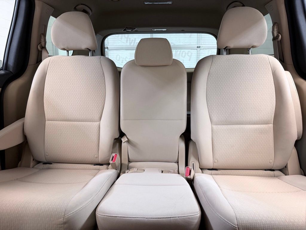 Used 2017 Kia Sedona LX FWD image 16